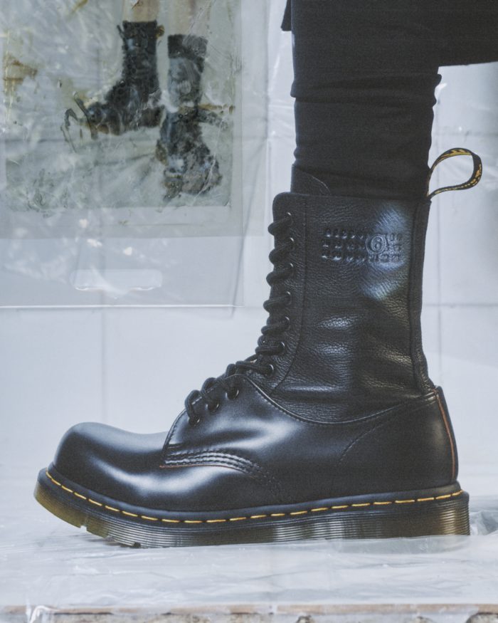 「MM6 MAISON MARGIELA（エムエム6 メゾン マルジェラ）」、「Dr. MARTENS（ドクターマーチン）」とのコラボシューズを発売