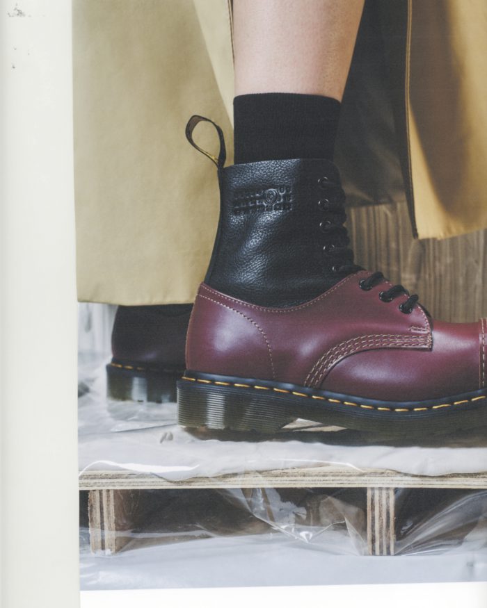 「MM6 MAISON MARGIELA（エムエム6 メゾン マルジェラ）」、「Dr. MARTENS（ドクターマーチン）」とのコラボシューズを発売