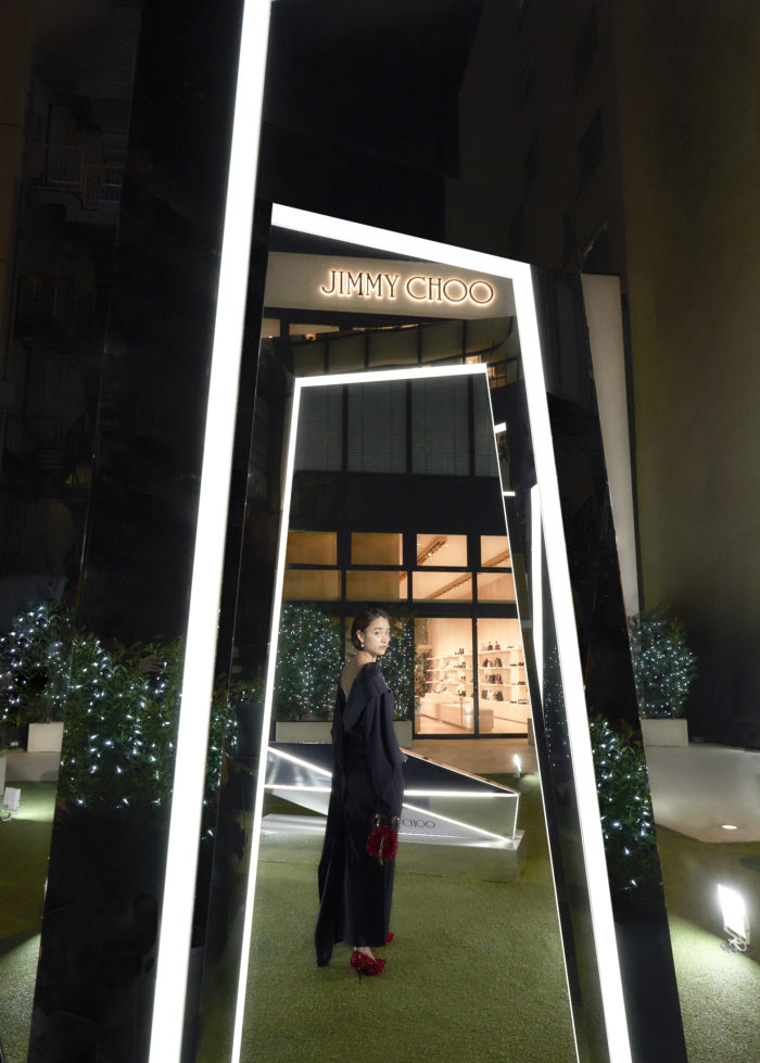 「JIMMY CHOO（ジミー チュウ）」、ホリデーインスタレーション「JIMMY CHOO Silver Garden」を東京・銀座でスタート　