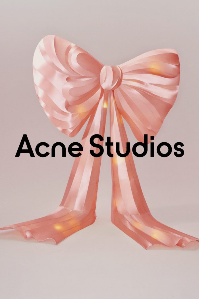 「Acne Studios（アクネ ストゥディオズ）」、「Year of the Snake」コレクションを発表　ブランドアンバサダーのサンドラ・マーを起用