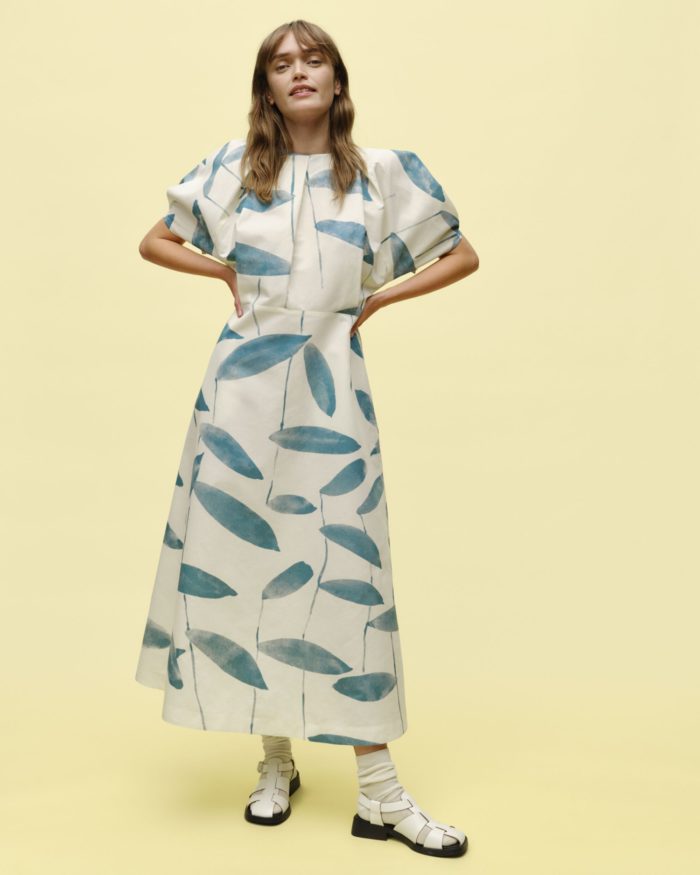 「Marimekko（マリメッコ）」、プレスプリング 2025 コレクションを発表　花のはかなさと美を表現