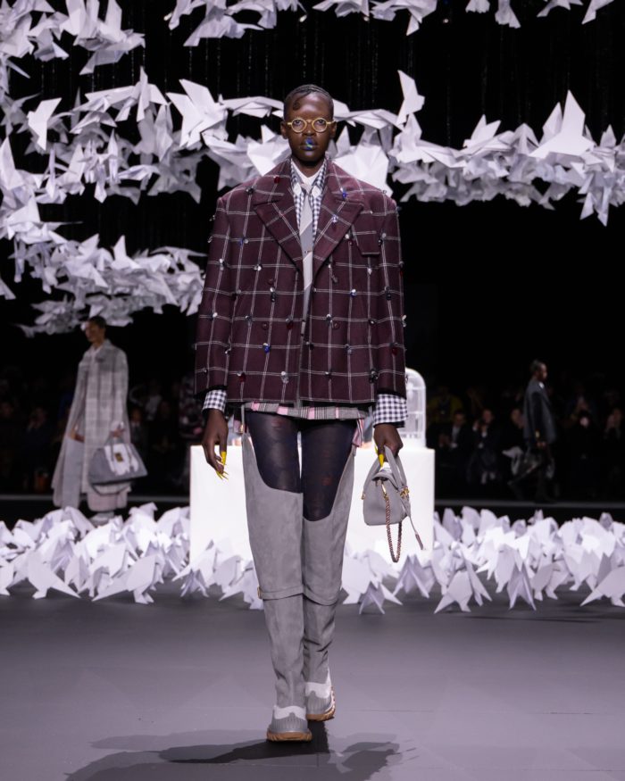 「THOM BROWNE（トム ブラウン）」、2025-26年秋冬コレクションを発表