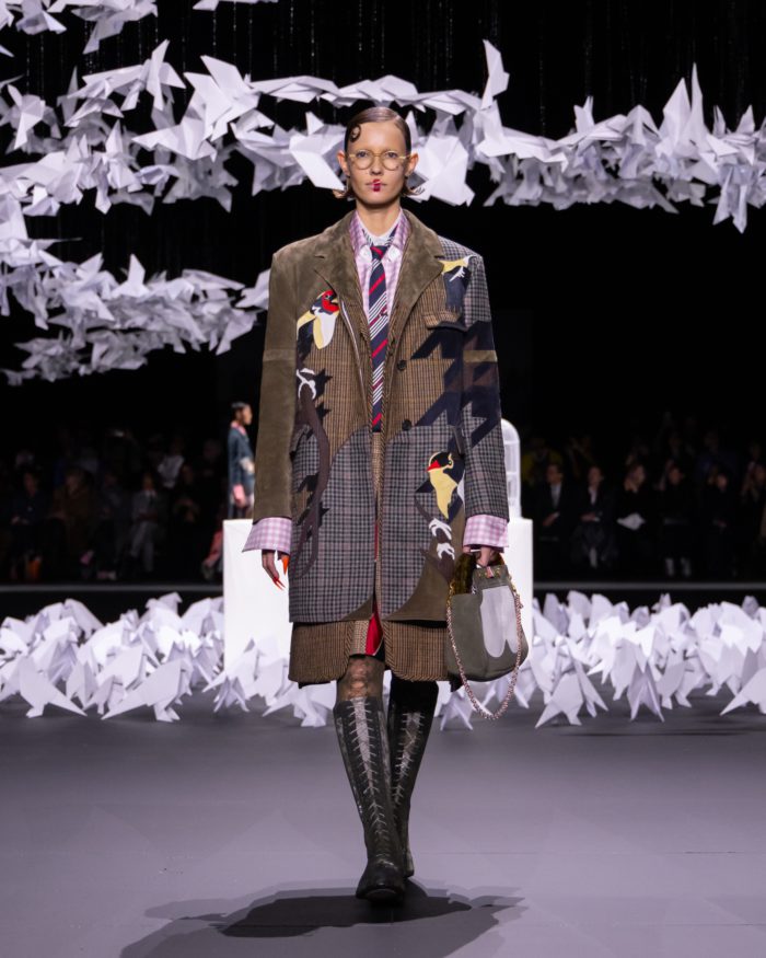 「THOM BROWNE（トム ブラウン）」、2025-26年秋冬コレクションを発表