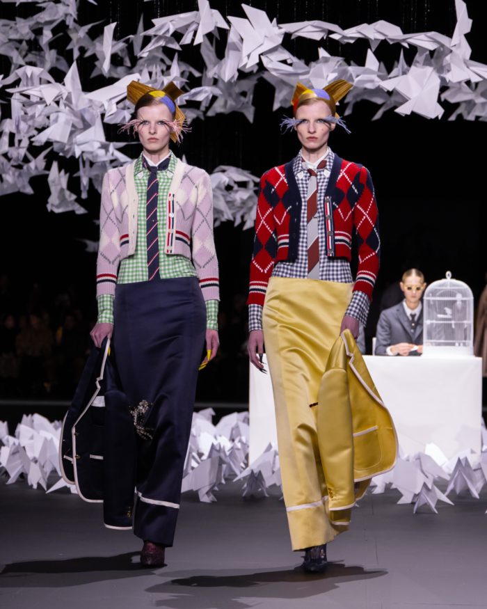 「THOM BROWNE（トム ブラウン）」、2025-26年秋冬コレクションを発表