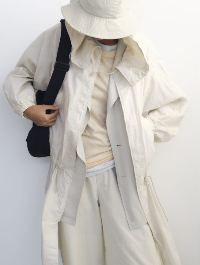 「Uniqlo U」、2025年春夏コレクションを発売、軽やかなレイヤードと柔らかなパステルカラー