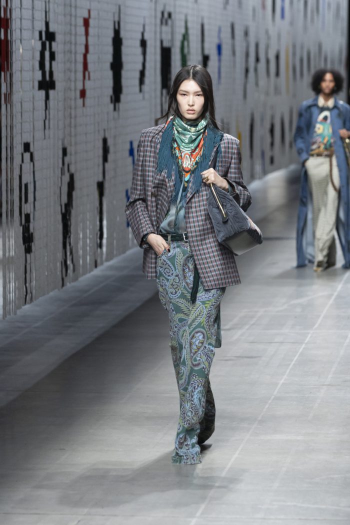 「ETRO（エトロ）」、2025-26年秋冬ウィメンズコレクションを発表