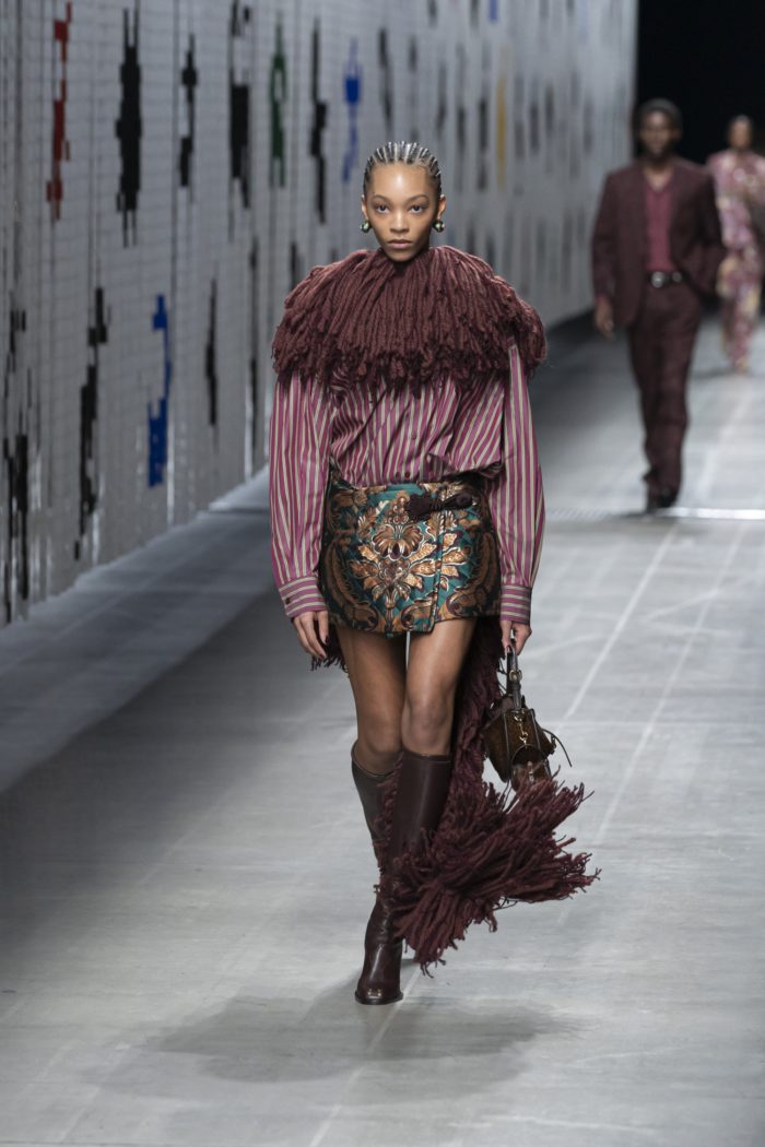 「ETRO（エトロ）」、2025-26年秋冬ウィメンズコレクションを発表