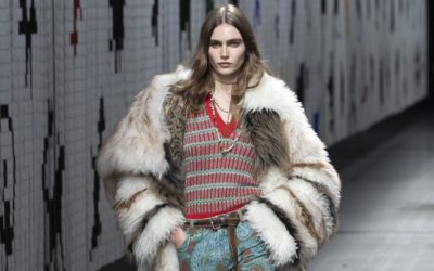 「ETRO（エトロ）」、2025-26年秋冬ウィメンズコレクションを発表　生命の進化を幻想的に表現