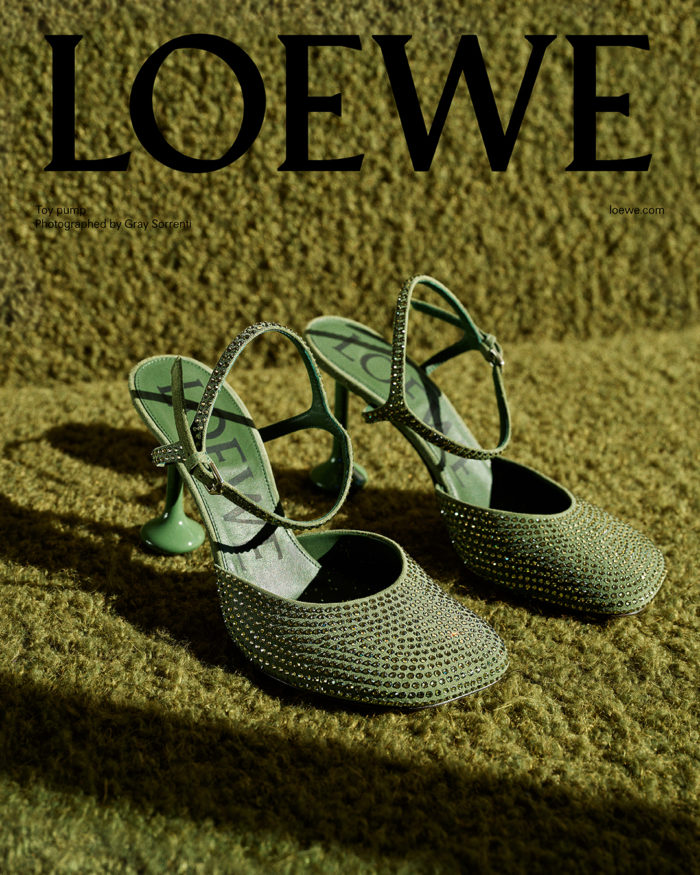 「LOEWE（ロエベ）」、2025年秋冬プレコレクションのキャンペーンを公開　シグネチャーバッグに新たな色・素材