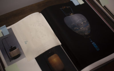 「Mame Kurogouchi（マメ クロゴウチ）」、制作のインスピレーション源を展示　シルクスカーフを限定販売