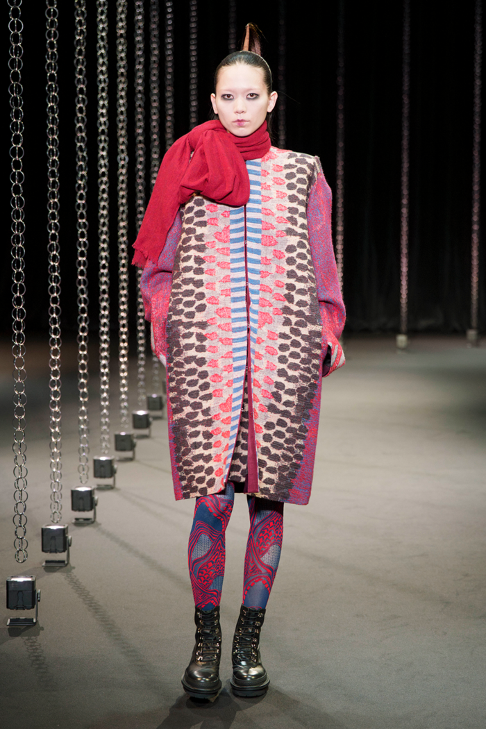 「HIROKO KOSHINO（ヒロココシノ）」、2025-26年秋冬コレクションを発表