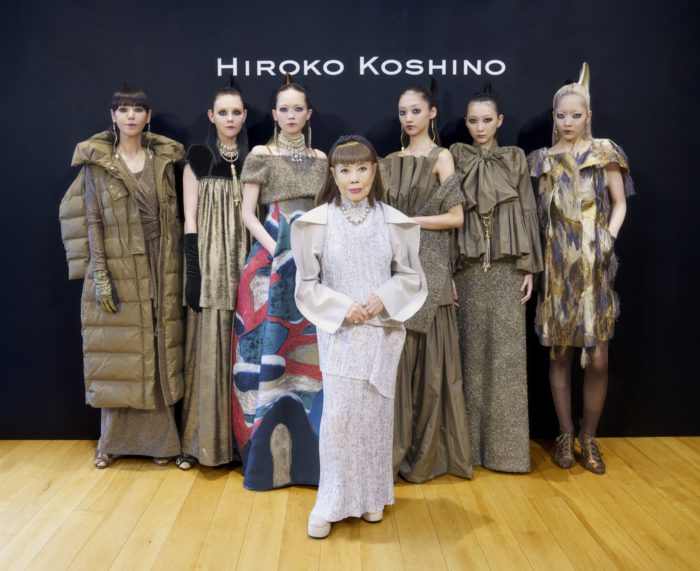 「HIROKO KOSHINO（ヒロココシノ）」、2025-26年秋冬コレクションを発表