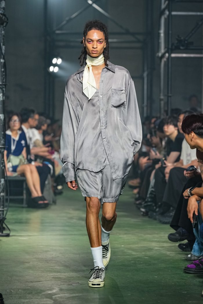 「KAMIYA（カミヤ）」、2026年春夏コレクションを発表