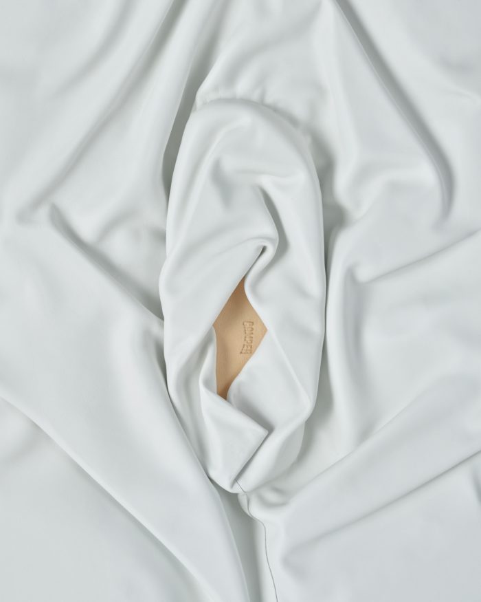 「ISSEY MIYAKE（イッセイ ミヤケ）」、「Camper（カンペール）」とパートナーシップ　初のコラボシューズ「Peu Form」発売