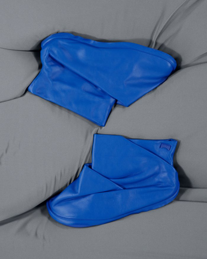 「ISSEY MIYAKE（イッセイ ミヤケ）」、「Camper（カンペール）」とパートナーシップ　初のコラボシューズ「Peu Form」発売