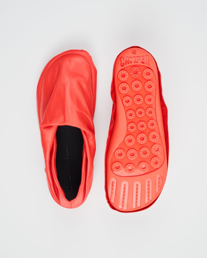 「ISSEY MIYAKE（イッセイ ミヤケ）」、「Camper（カンペール）」とパートナーシップ　初のコラボシューズ「Peu Form」発売