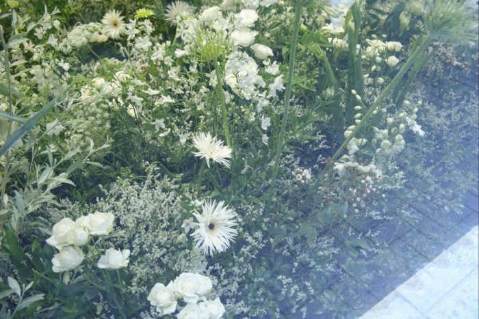 「JIL SANDER銀座」でフラワーインスタレーションイベント「GARDEN MOVEMENT」を開催