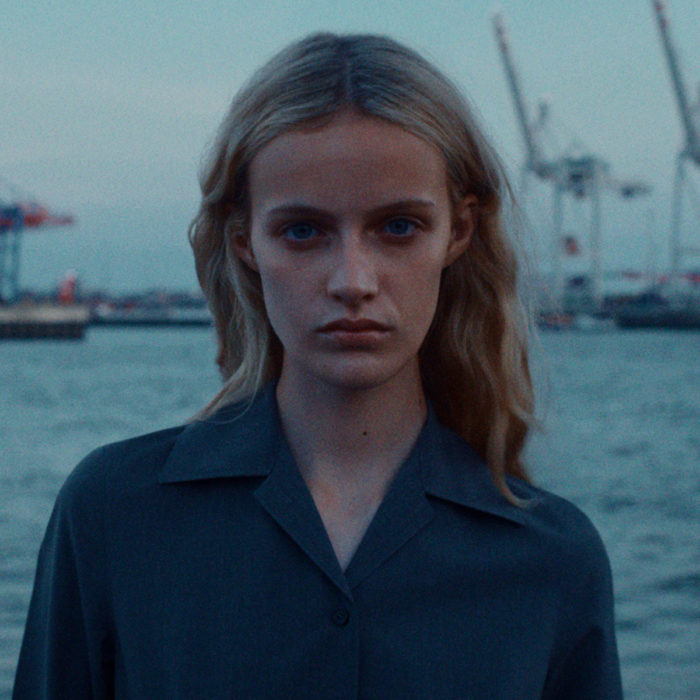 「JIL SANDER（ジル サンダー）」、新クリエイティブ・ディレクターのシモーネ・ベロッティ氏によるミュージックビデオを発表