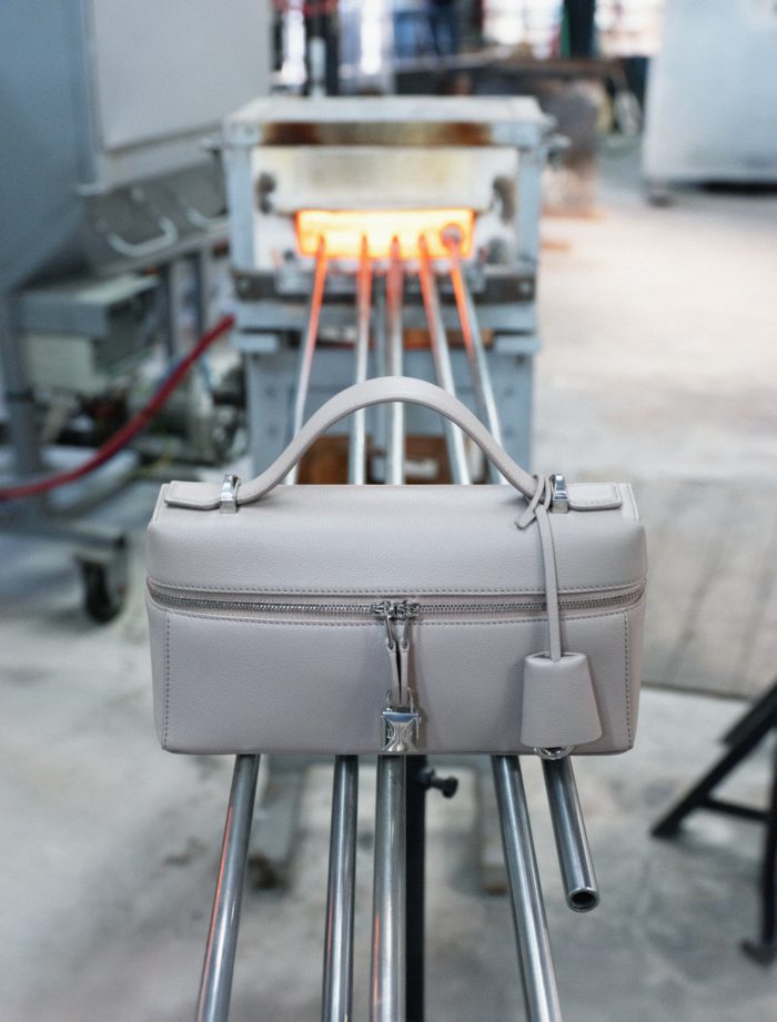  「Loro Piana（ロロ・ピアーナ）」から「エクストラ」バッグの新モデルL23が登場