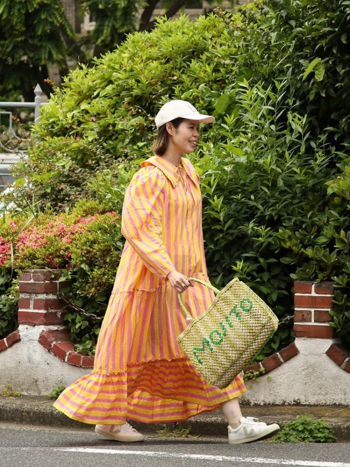 夏コーデが即映える、「H.P.FRANCE（アッシュ・ペー・フランス）」が提案　大人の“格上かごバッグ”術
