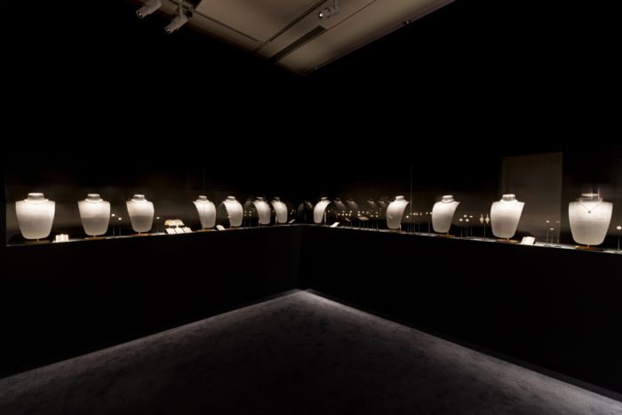 「ポメラート、ヘルムート・ニュートン＆1980年代」展が開催