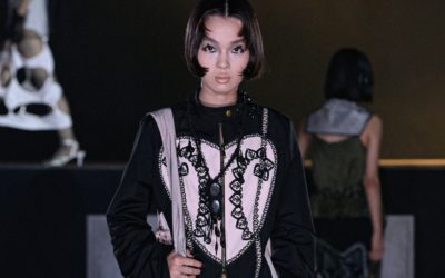 「YUEQI QI（ユェチ・チ）」、2026年春夏コレクションを発表　ゴシックを再解釈したネオロマンティシズム