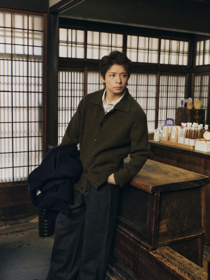 バナナ・リパブリック、Number_i 岸優太さんが京都で魅せるタイムレスな洗練スタイル