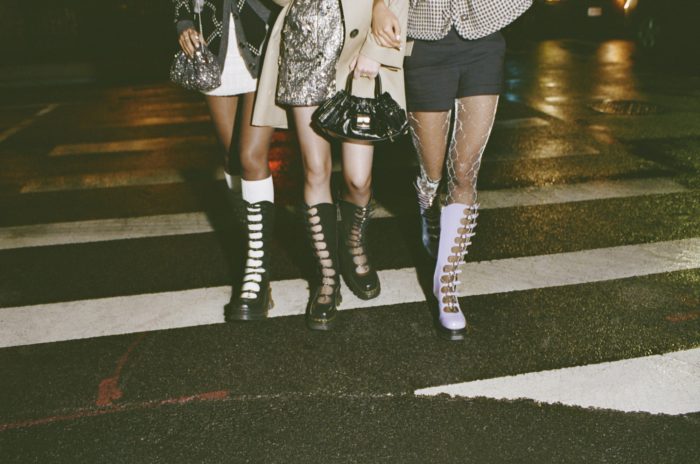 「マーク ジェイコブス」と「ドクターマーチン」、「Kiki Boots(キキ ブーツ)」を復刻発売