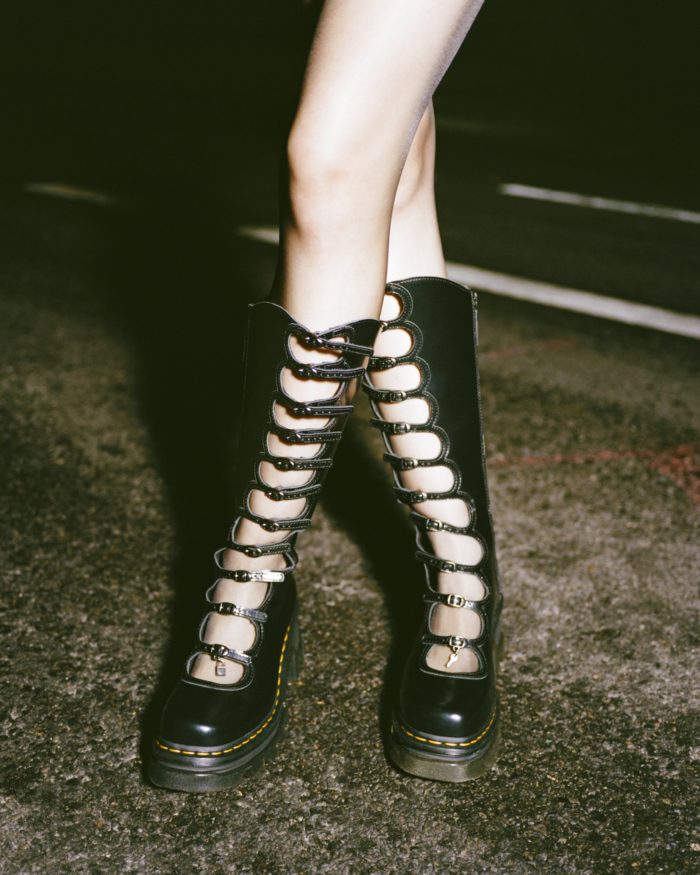 「マーク ジェイコブス」と「ドクターマーチン」、「Kiki Boots(キキ ブーツ)」を復刻発売