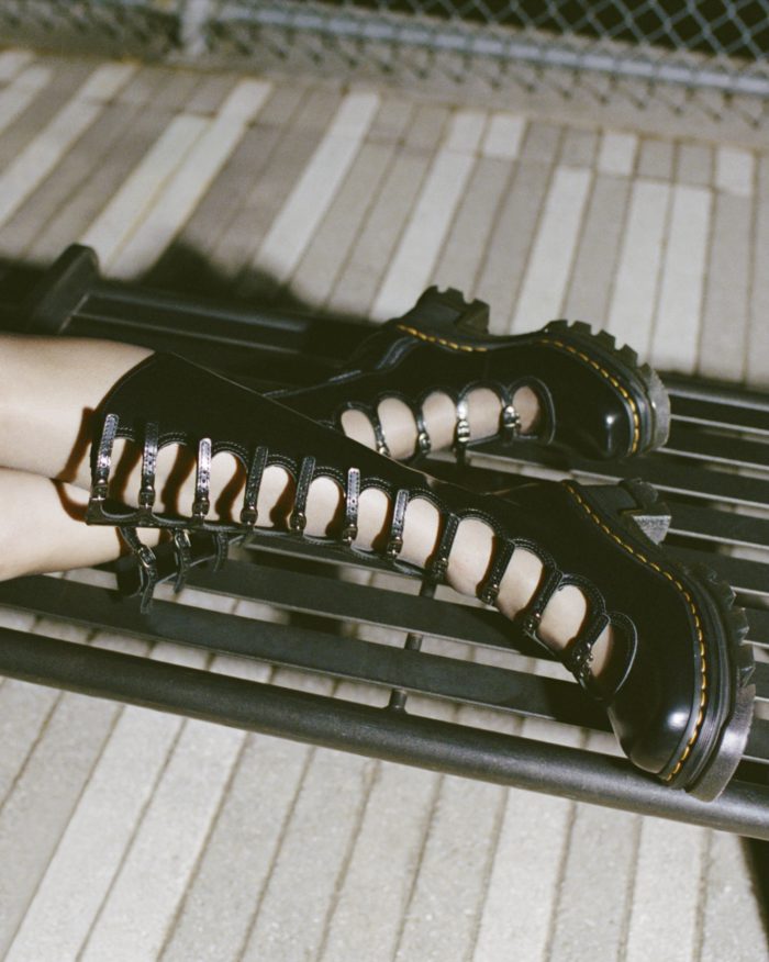 「マーク ジェイコブス」と「ドクターマーチン」、「Kiki Boots(キキ ブーツ)」を復刻発売