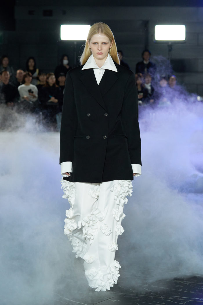 「EENFÖLD（エンフォルド）」、2026年春夏コレクションを発表