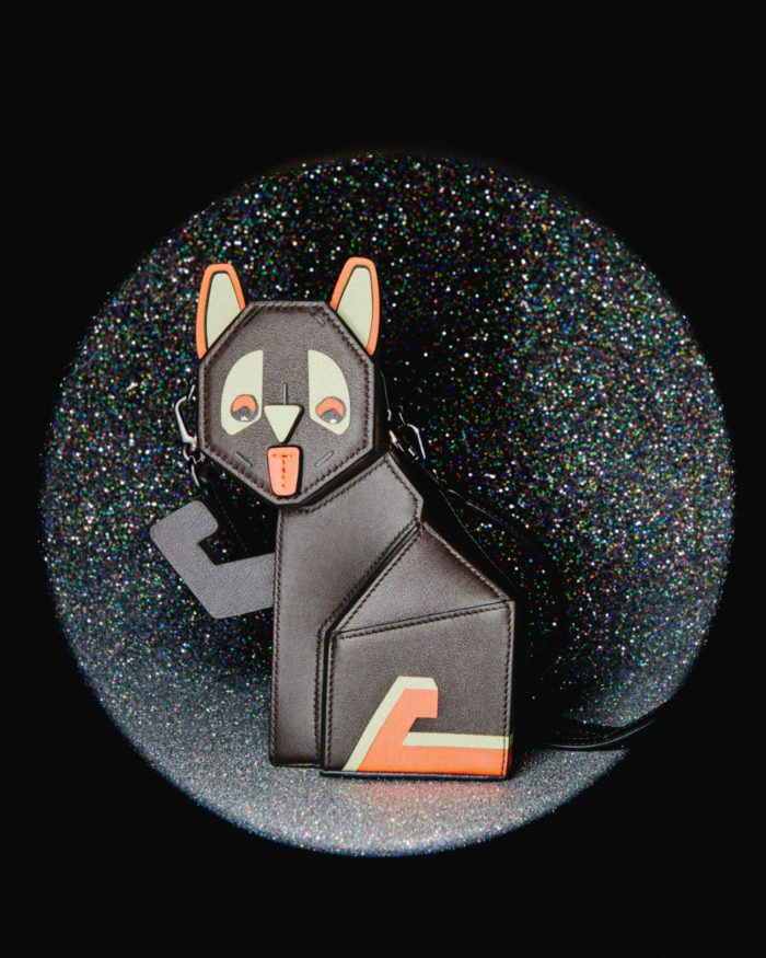 「LOEWE(ロエベ)」、猫をあしらったホリデーコレクション発売