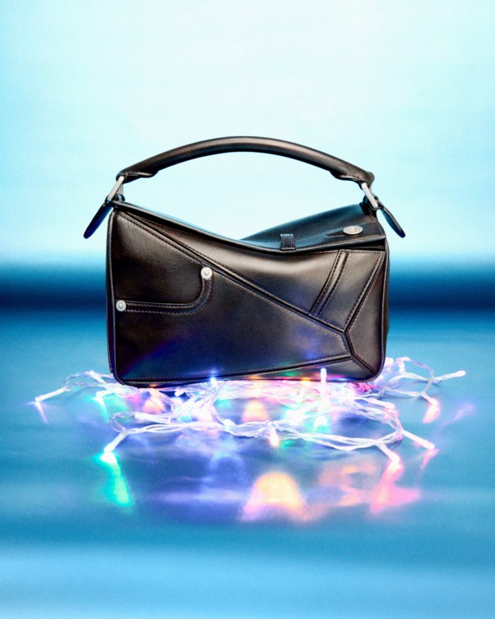 「LOEWE(ロエベ)」、猫をあしらったホリデーコレクション発売