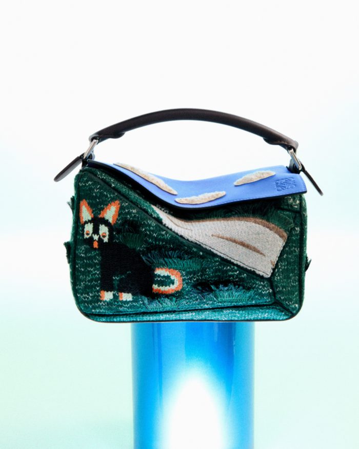 「LOEWE(ロエベ)」、猫をあしらったホリデーコレクション発売