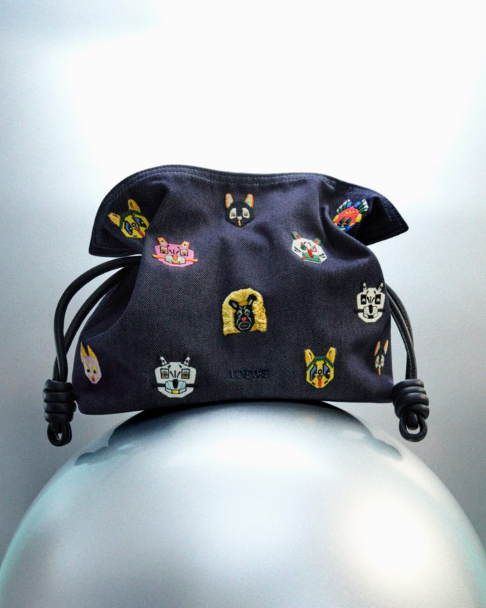 「LOEWE(ロエベ)」、猫をあしらったホリデーコレクション発売
