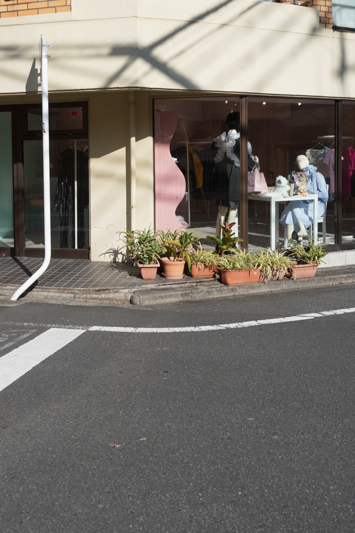 「qqn's ROBE（ケルカンズローブ）」が東京・早稲田にオープン