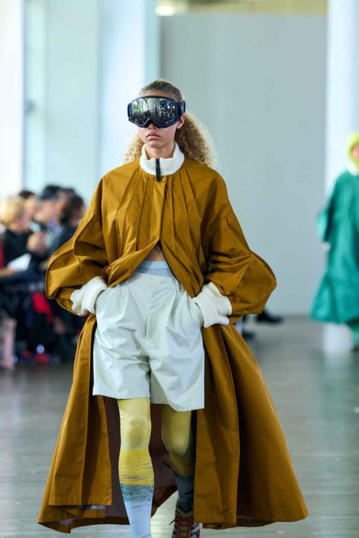 「någonstans(ナゴンスタンス)」に学ぶ、着ぶくれしないアウターコーデ術