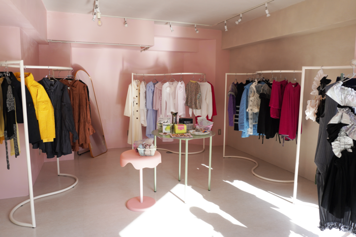 「qqn's ROBE（ケルカンズローブ）」が東京・早稲田にオープン