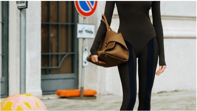 レギンスコーデが論争に発展! それでも“人気再燃”が止まらない理由とは