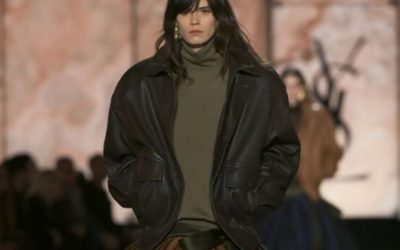 レザーブルゾンが更新する、タフとフェミニンの新バランス