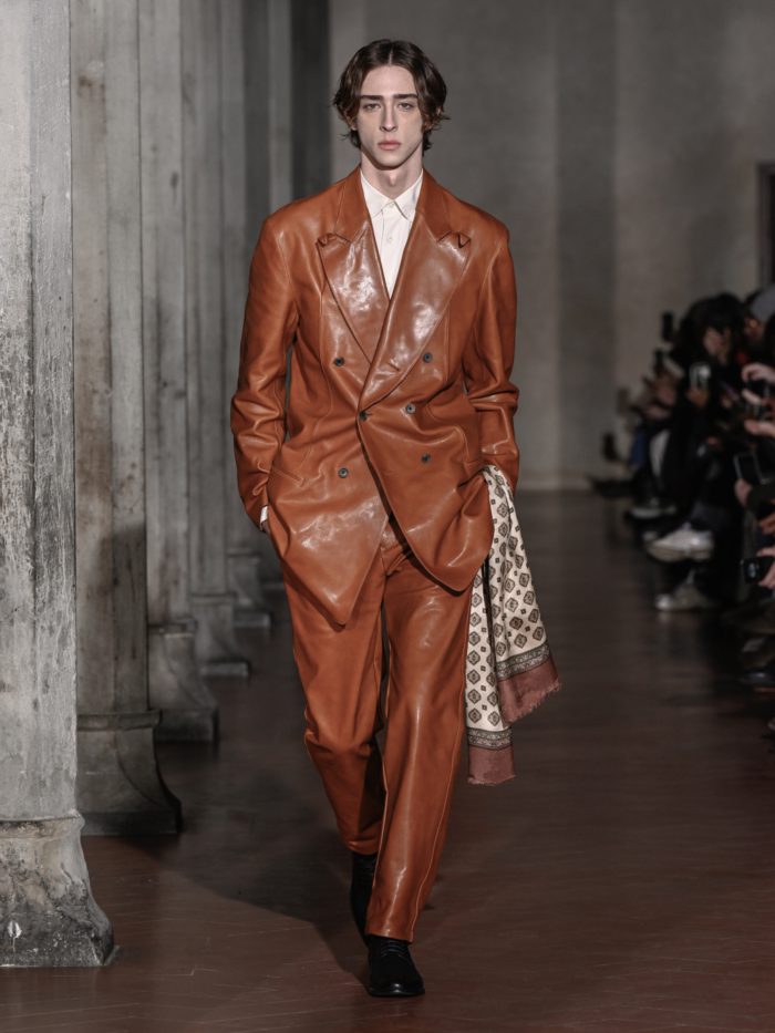 「SOSHIOTSUKI(ソウシオオツキ)」、2026-27年秋冬コレクションを発表