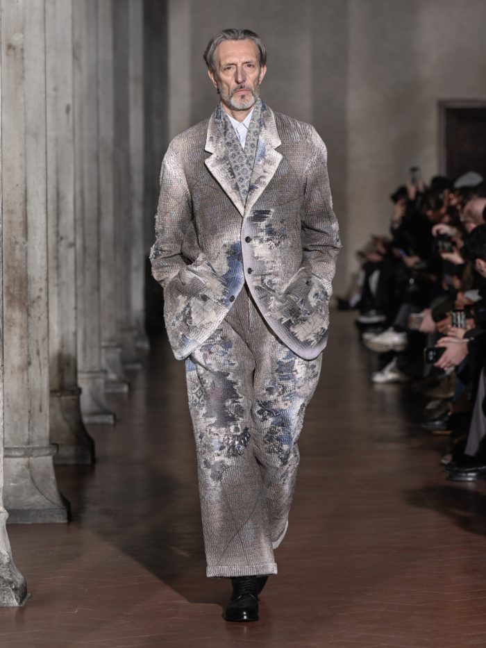 「SOSHIOTSUKI(ソウシオオツキ)」、2026-27年秋冬コレクションを発表