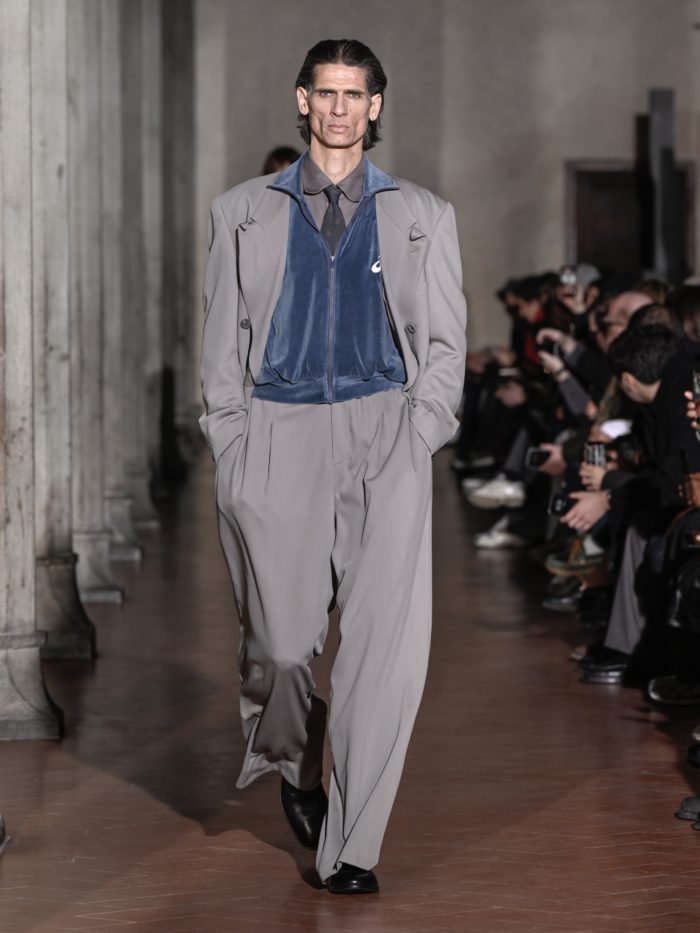 「SOSHIOTSUKI(ソウシオオツキ)」、2026-27年秋冬コレクションを発表