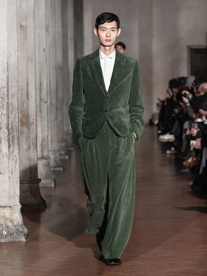 「SOSHIOTSUKI(ソウシオオツキ)」、2026-27年秋冬コレクションを発表