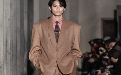 「SOSHIOTSUKI（ソウシオオツキ）」、2026-27年秋冬コレクションを発表　バブルスーツ、テーラリングを再解釈