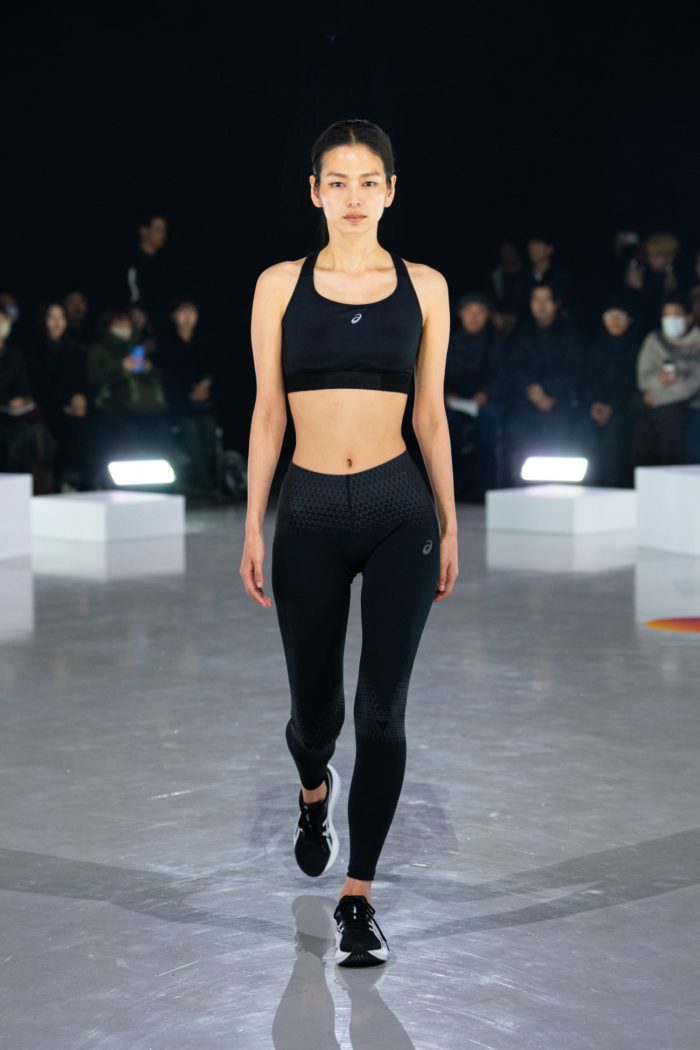 「ASICS（アシックス）」、ミラノ・コルティナ五輪にエールを届けるランウェイショーを開催