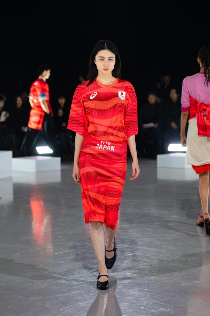 「ASICS（アシックス）」、ミラノ・コルティナ五輪にエールを届けるランウェイショーを開催