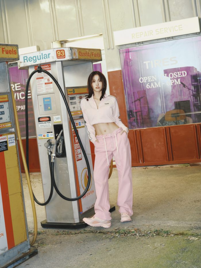 「Onitsuka Tiger（オニツカタイガー）」、「DENIVITA」のキャンペーンビジュアルを公開　TWICEのMOMO氏を起用