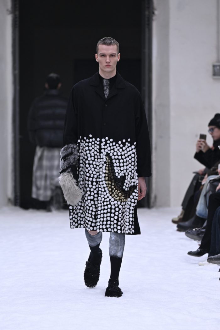 「SHINYAKOZUKA（シンヤコヅカ）」、2026-27年秋冬コレクションを発表