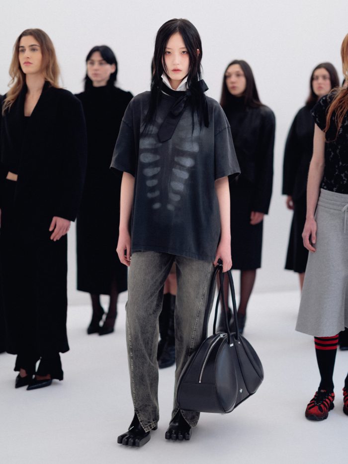 「AVAVAV(アヴァヴァヴ)」、 2026-27年秋冬コレクションを発表